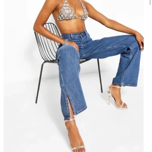 Wide Leg Jeans - Säljer dessa helt nya jeans eftersom de var för stora på mig. Lappen är fortfarande på. Kan skickas eller mötas upp i centrala stockholm. Men då står du såklart för frakten. 💖
