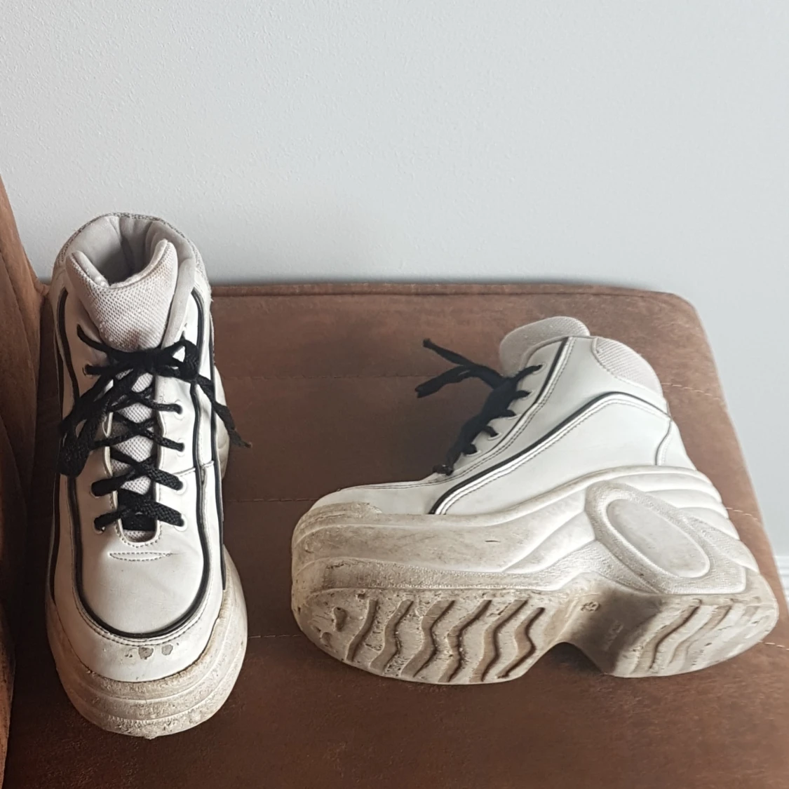 Vita unika Plaståskor stl 35 - 91