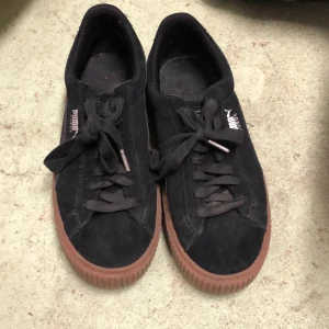 Puma suedeskor - Sneakers från Puma. Använda men i gott skick. Skickar mot frakt eller möts i Stockholm