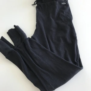 Gymshark  - Ett par mjukis byxor från gymshark . Storlek s 