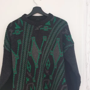 Stickad tröja - Vintage från 80 talet. Jätte bra kvalite. Unisex