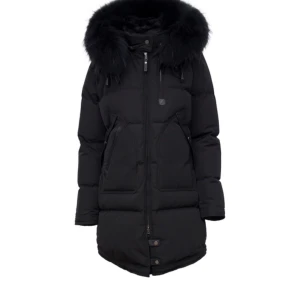 Cedrico W Monet Jacka  - Ny jacka endast använd 2 gånger köpte in den i december men passade inte i storlek . Fin skön jacka med stor svart päls. Storlek L men passar även någon med M