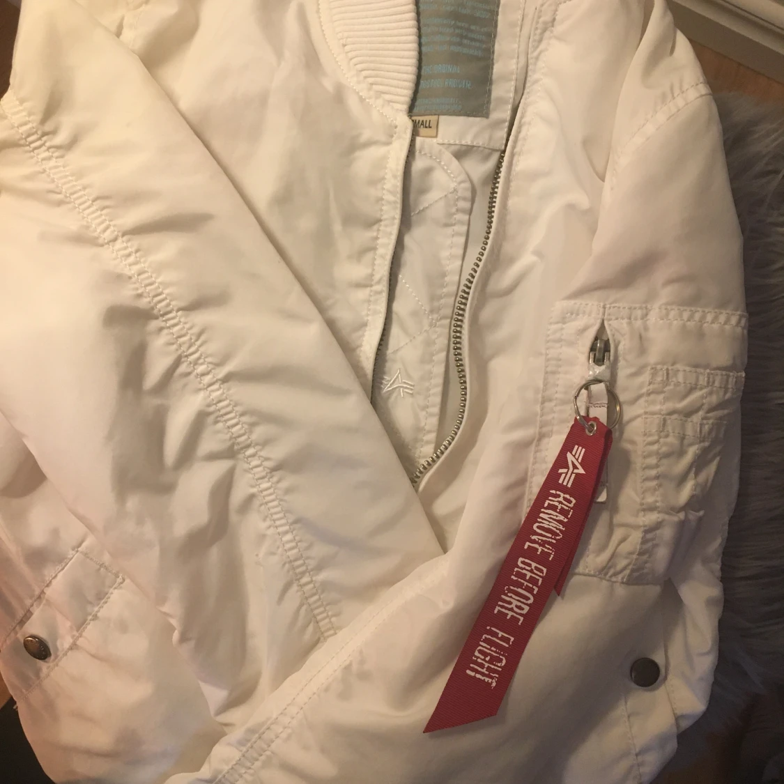 Alpha industries bomberjacka (vit)