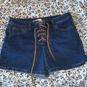 Shorts - Shorts säljes. Används ej. Passar strl S