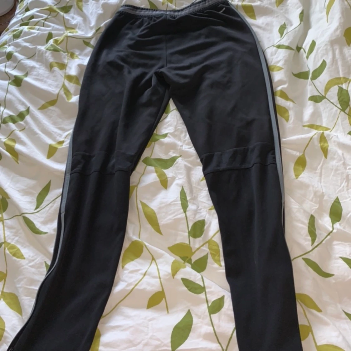 Adidas Byxor 100 kr - 90