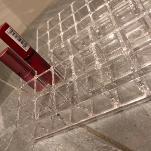 Läppstift organisation  - Använder inte) finns totalt 3 stycken. Frakt kan tillkomma men kan även mötas i Stockholm. Hör av dig vid eventuella frågor🦋