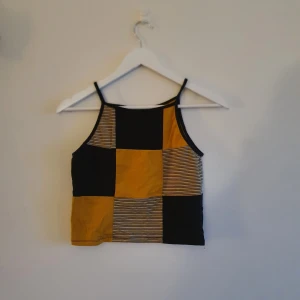 Schackrutig topp  - Topp i storlek S 