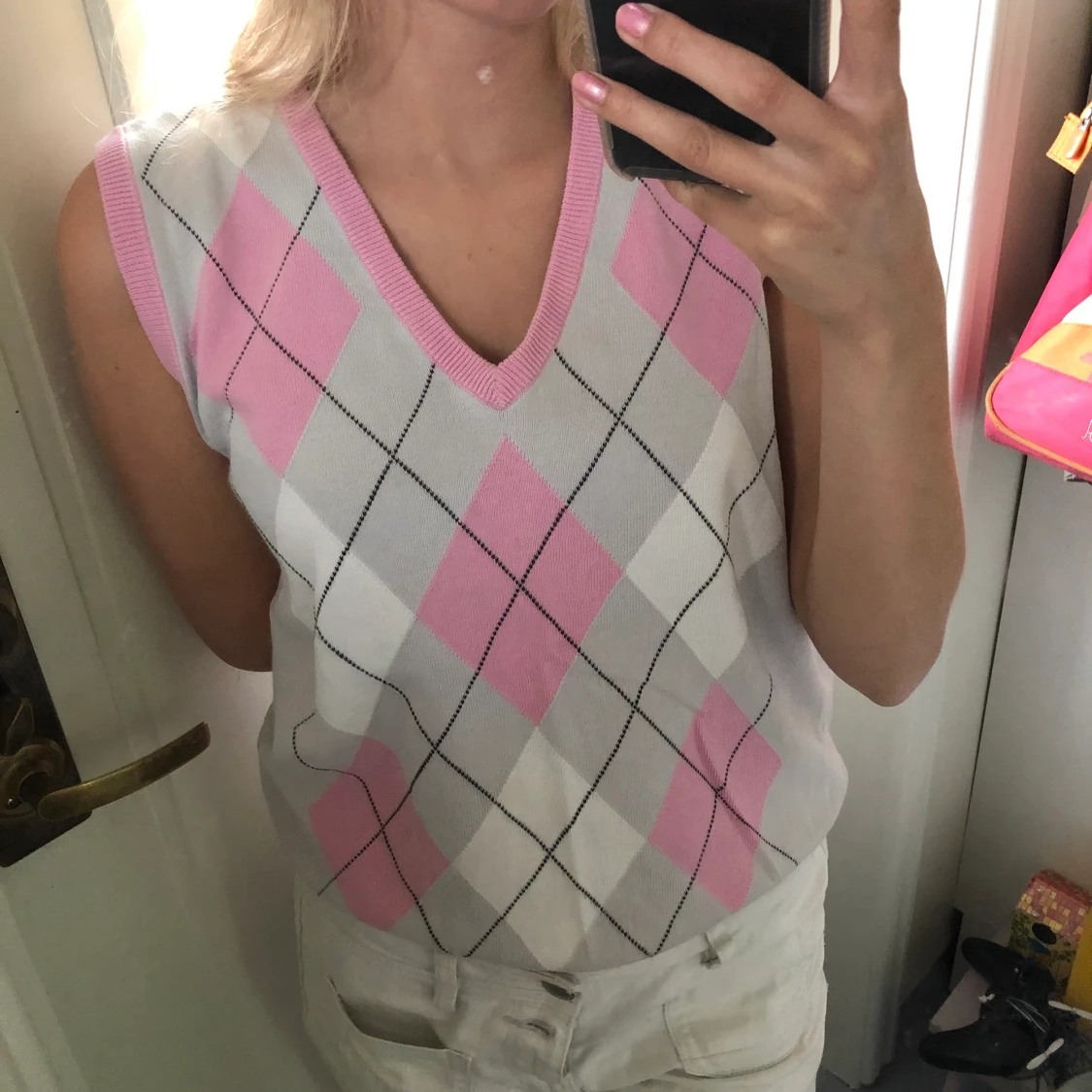 Stickad rosa vit rutig väst  - 91