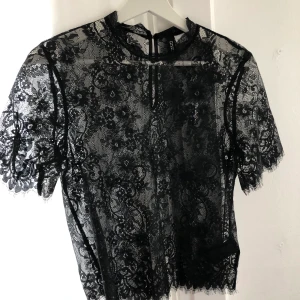 Tröja i fin spets - Svart tröja i spets,säljer pga ingen användning 