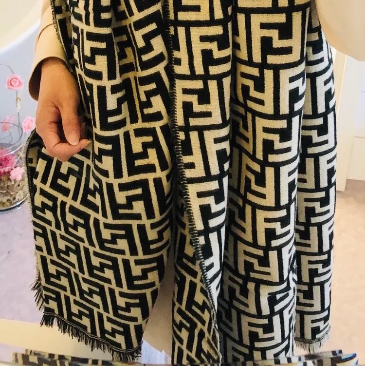 A beautiful cozy Fendi original copy scarf polyester ticker with soft fabric, new and never use, good for this cold weather season! For only 699kr. 🦋💃🏼🧣💕👗. Accessoarer.