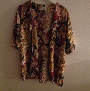  - Superfin skjorta i mönster , köpt secondhand via asos marketplace. Lite större men faller fint och är ett lättare tyg. Sitter bra på mig som annars har kanske 36. 
