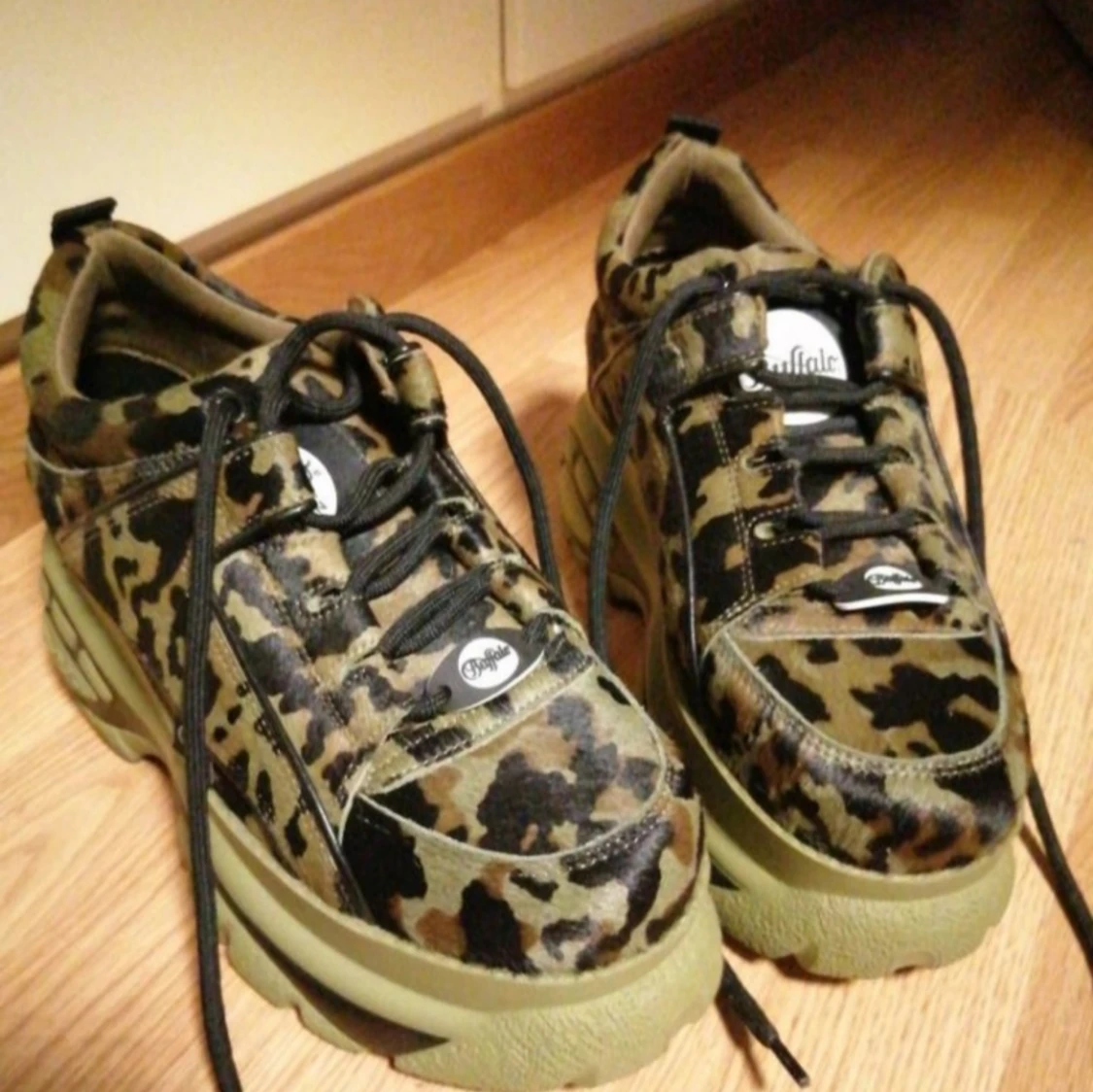 Bufffalo London skor