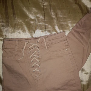 Nya byxor från pretty little thing 34 - Riktigt snygga byxor, högmidja nya oanvända passar en xs