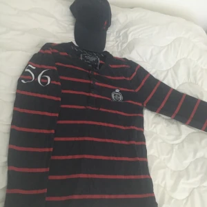 Stilig långärmad tröja - Bondelid clothmakers: långärmad tröja, säljer denna eftersom jag växt ur den. (Storlek: Small) 