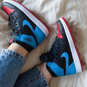 Jordan 1s UNC to Chicago - Storlek 36.5, är använda men i superbra skick. 