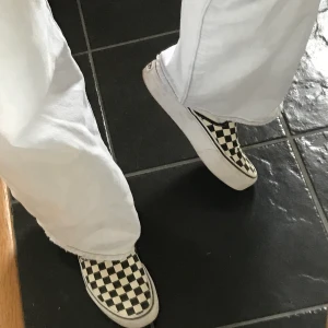 Vans - Rutiga Vans i storlek 38. Bra skick! Frakt ingår i priset 🥰