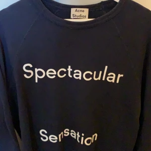 Acne collegetröja  - Collegetröja från Acne. 