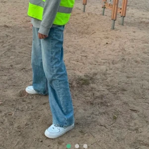 jeans  - Säljer dessa jeans pga att dem är lite stora 