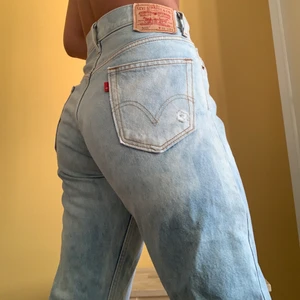 Levis jeans  - Levis jeans som jag blekt själv. W 31 L 34. Det är 505or. Jag är 162cm och dom är långa på mig