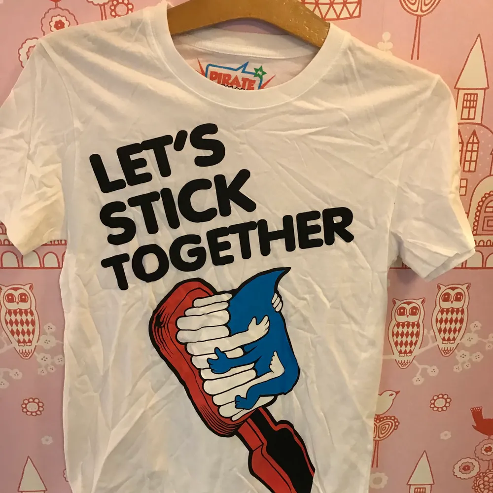 3st Let’s Stick Together Tee’s. I storlek M (är små i storleken) sälj gärna tillsammans för 70:- eller 30:-/st . T-shirts.