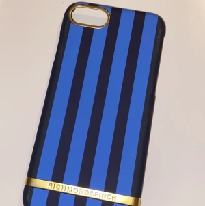 Skal  - iPhone 8 skal. Sitter en magnet från ideal of sweden i. 