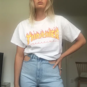 Thrasher t shirt - Vit flame thrasher tisha i storlek M. Buda gärna