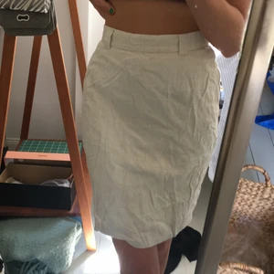 Söt rutig kjol  - Jättefint skick 