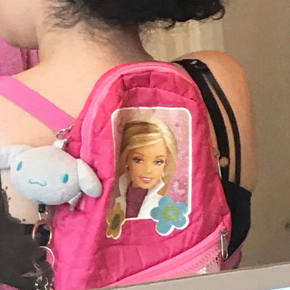 Mini Barbie ryggsäck! Väldigt liten i storlek men ändå ganska rymlig! ♥‿♥. Väskor.