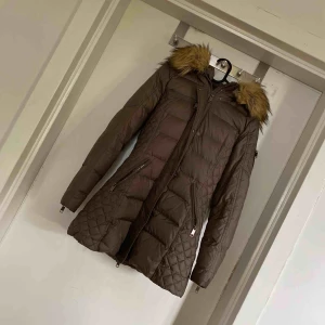  - Rockandblue vinterjacka med fejkpäls, väldigt bra skick.  Finns att hämta i malmö, kan fraktas mot betalning av frakt.  