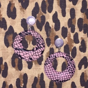 ÖRHÄNGEN ☠️ - hej, dessa fick jag av en kompis från glitter kommer Tyvär inte till användning så väljer att sälja! ställ frågor om ni har några!!🥰