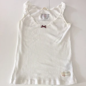 Linne från Odd Molly - Ett fint linne från märket Odd Molly. I storlek 0/XS men funkar som S också. Använt någon enstaka gång! Frakt kan tillkomma! 