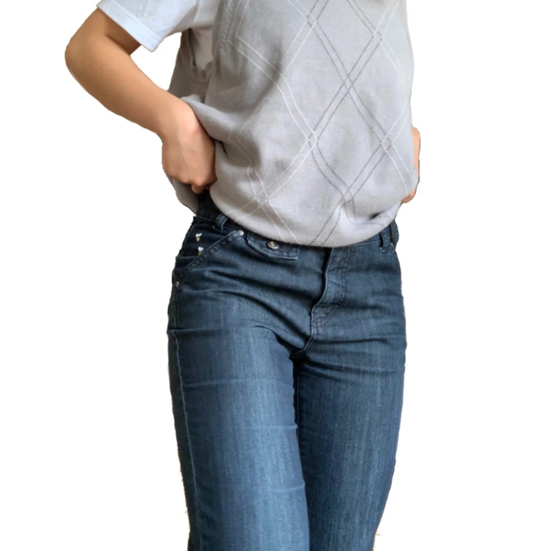 Jeans med broderade humlor