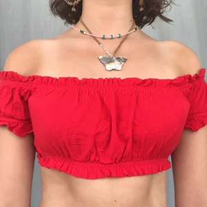 Röd topp! - Såå gullig röd topp som är skön till sommaren!❤️