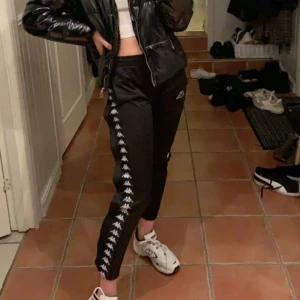 Kappa byxor XS - Svarta kappa byxor i strl xs som jag bara har testat då dem tyvärr var för korta för mig 