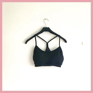 Sport bh/ bikini - Bikini/ sport bh med meshpanel i ryggen. 