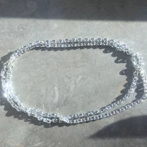 Silverfärgad halskedja - Okänd metall. +11 för frakt