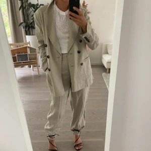 Linnekavaj  - Linnekavaj och linnebyxor totalt 400kr ordpris för var och en 499kr säljer separat 200kr /styck ny skick 