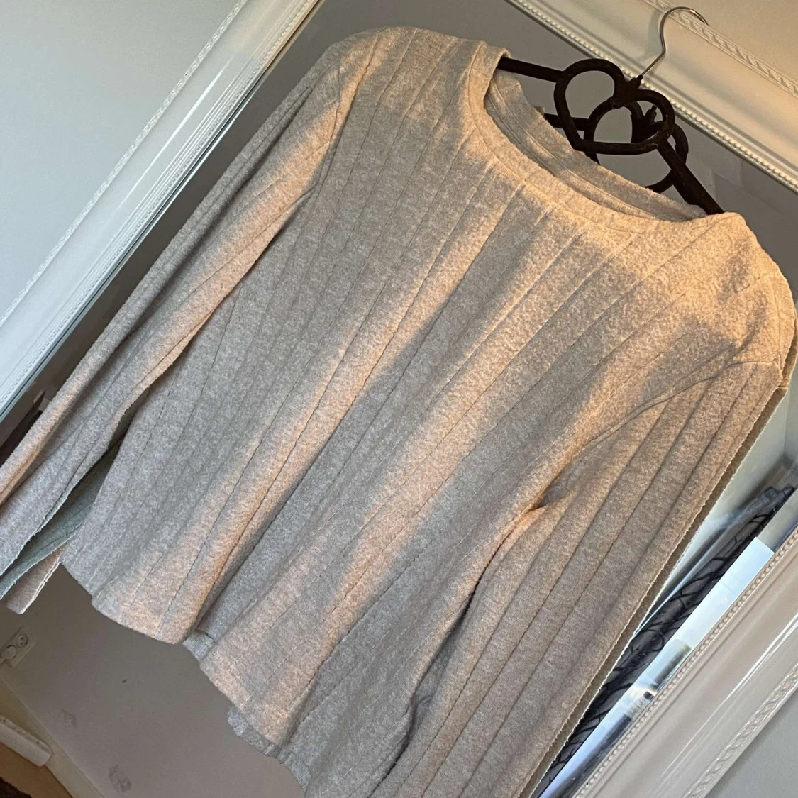 Beige stickad tröja