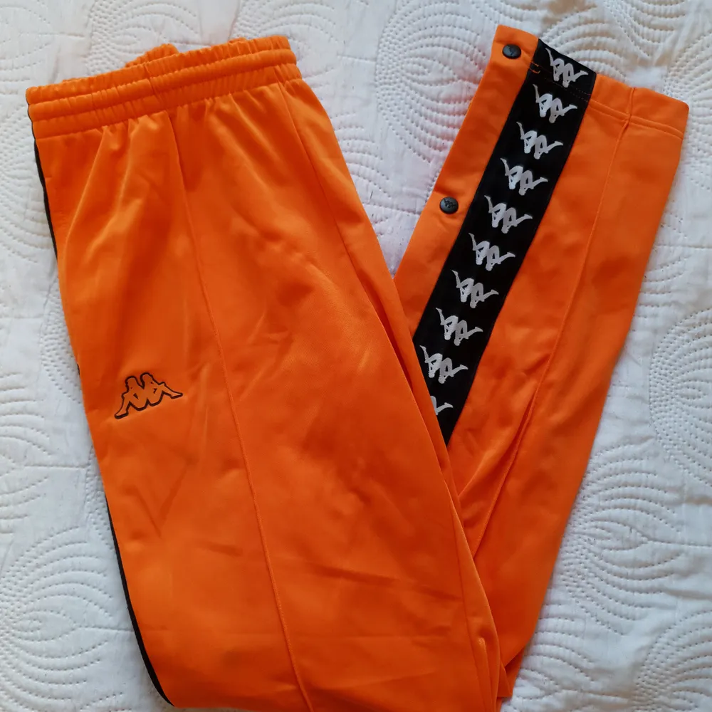 Kappa byxa - Astoria Snap, orange. Använda 1 gång! Köparen står för ev. frakt (63:-). Jeans & Byxor.