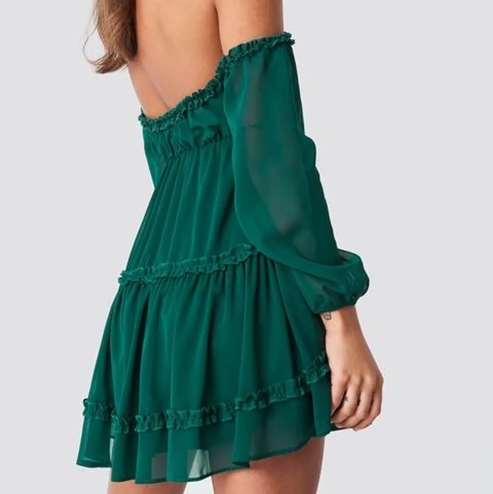 Säljer denna superfina klänning från na-kd, storlek 36! Säljes för 200kr. Klänningar.