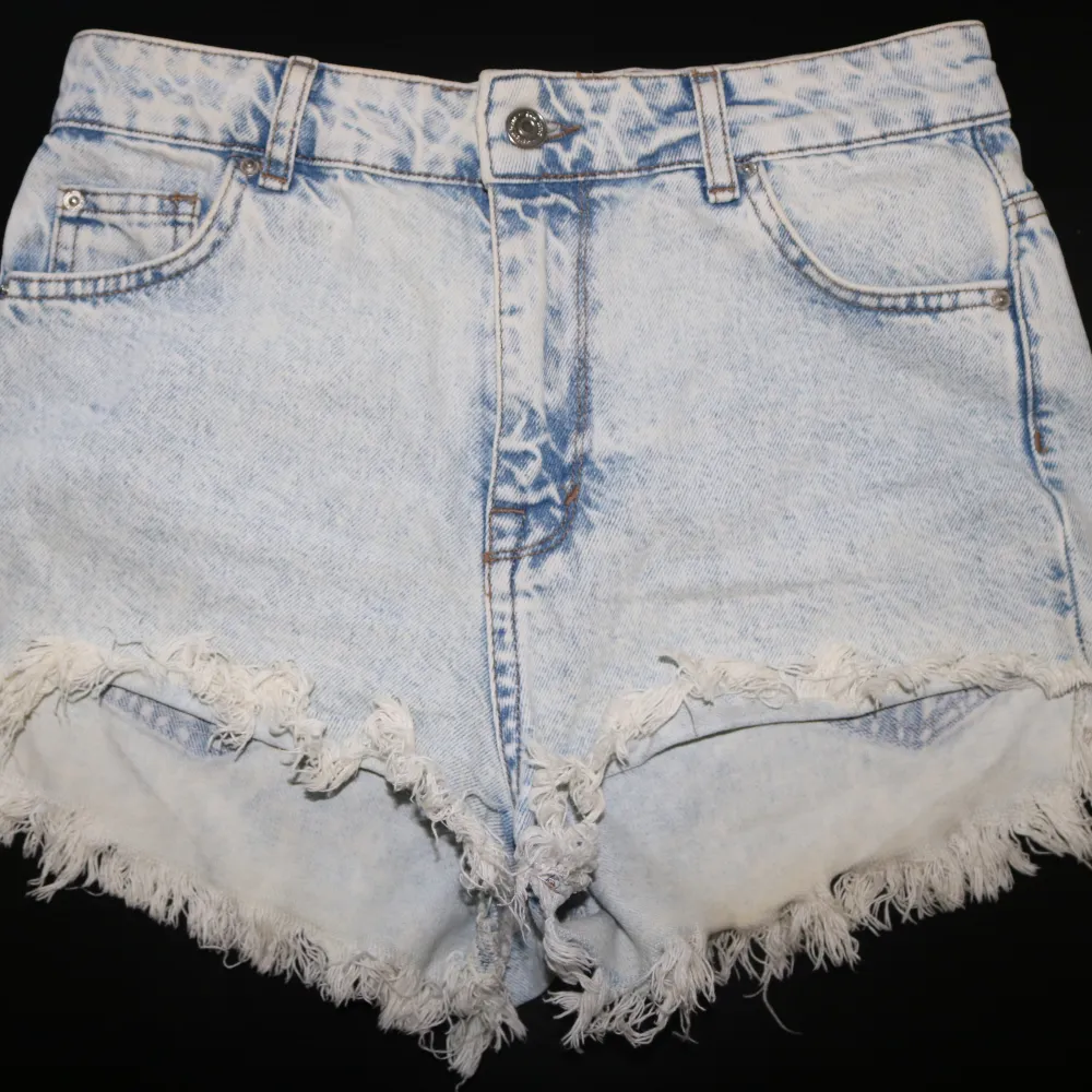Riktigt snygga jeansshorts från Gina Tricot! 😎Endast använda vid ett par tillfällen. 50 kr frakt tillkommer. Betalning via swish 🌸. Shorts.