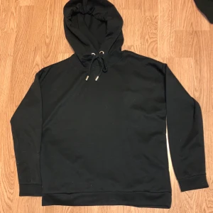 Svart hoodie strl XS - Skön tunn hoodie 