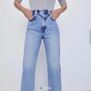 Jeans från zara - Säljer dessa jeans från zara som köptes för ca 3 månader sen. Säljer pga att jag köpte i fel storlek. De är använda 2 gånger så i nyskick. Storlek 36. 200 kr