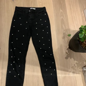 Nakd jeans  - Coolaste och unika jeans från nakd. Tyvärr för små för mig annars hade jag sparat dem och klippt slit i de, kan nog blir supersnyggt 