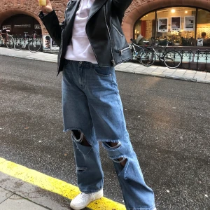 Jeans - Lågmidjade jeans. Min längd 170cm. Från Prettylittlething 