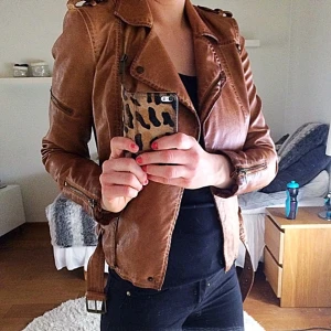  - Brun skinnjacka från zara. Aldrig använd, bara provad.