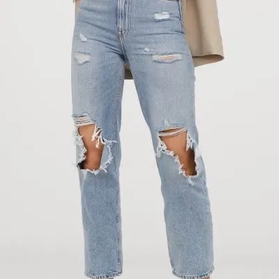 Heej! Säljer dom här jeansen skit snygga och helt nya, har använt Jeansen 2-3ggr men känner att jag tröttnat på dom. . Jeans & Byxor.