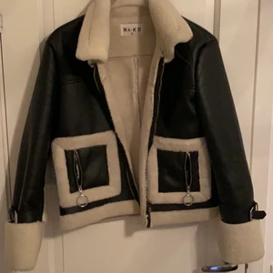 nakd jacka - jacka i storlek M använd en gång! 
