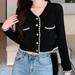 Super fin tröja free size  - Oanvänd. Passar att ha den till winter ❤️