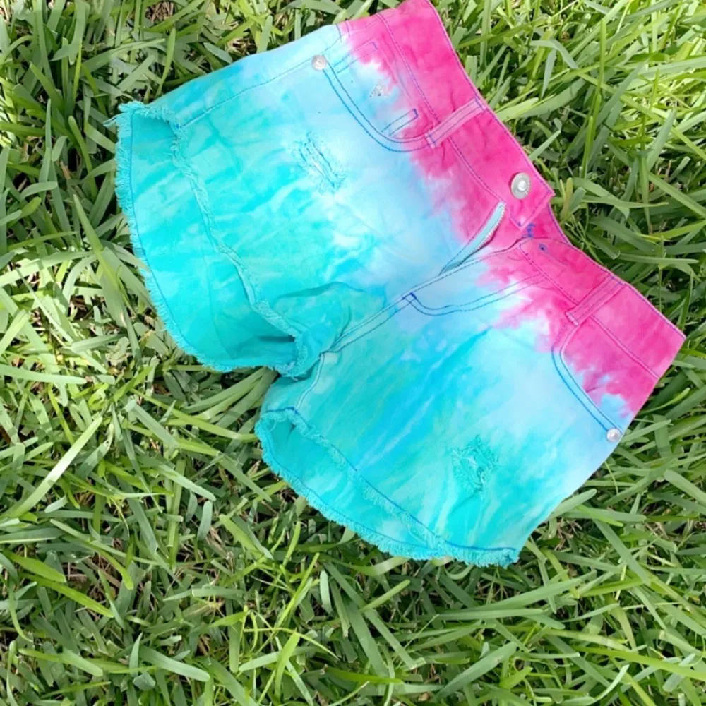 Guess colorful shorts  Size 14= like a S  CONDITIONS used like new. Shorts.